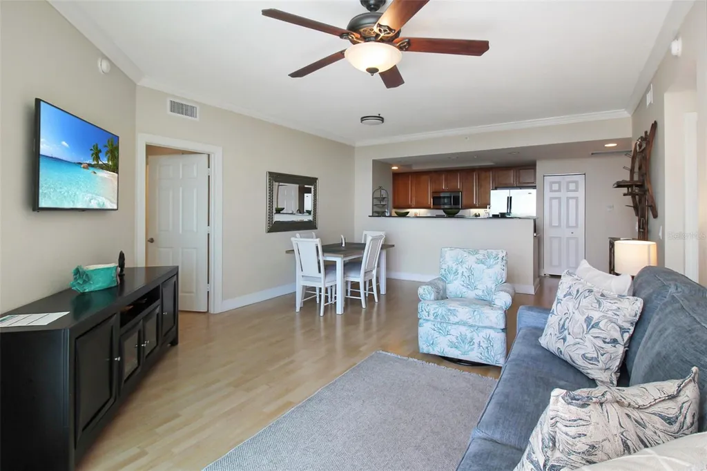 800 N Tamiami Trail Sarasota FL 34236