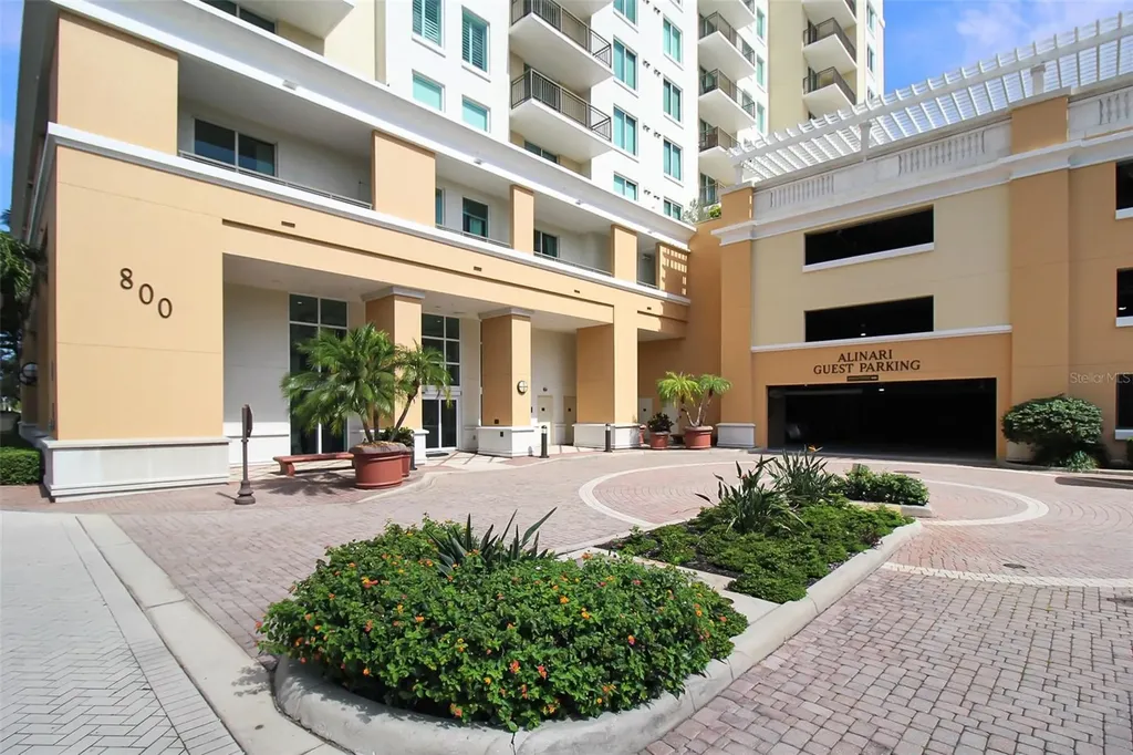 800 N Tamiami Trail Sarasota FL 34236