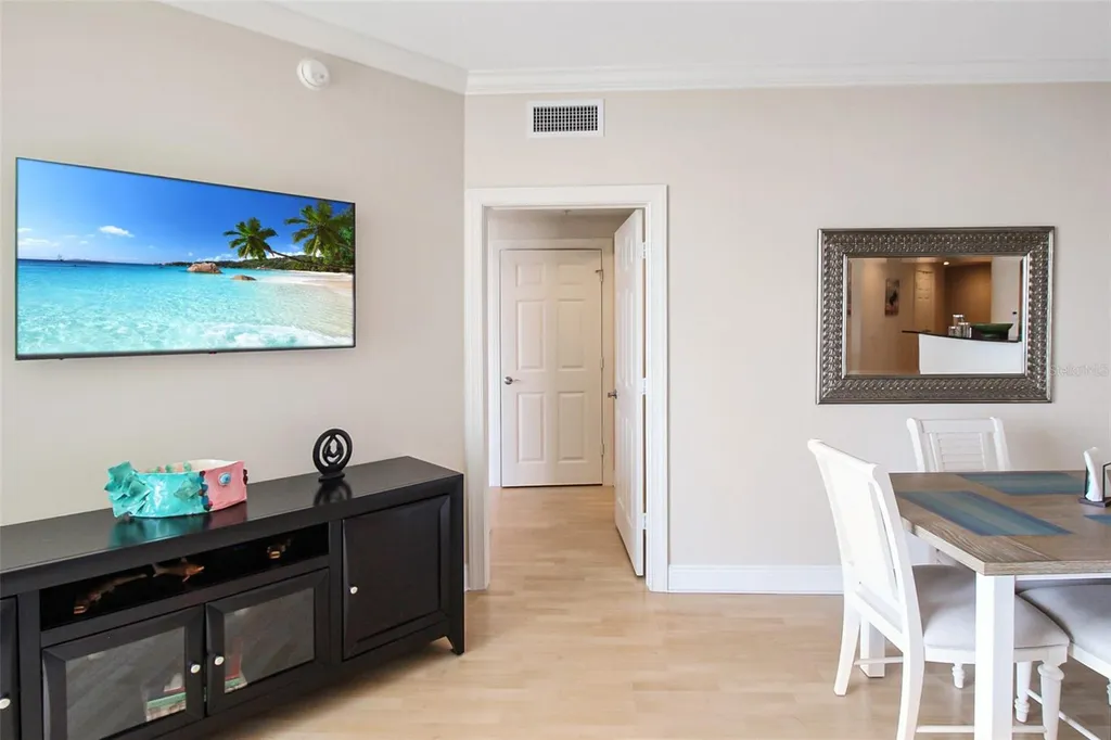800 N Tamiami Trail Sarasota FL 34236