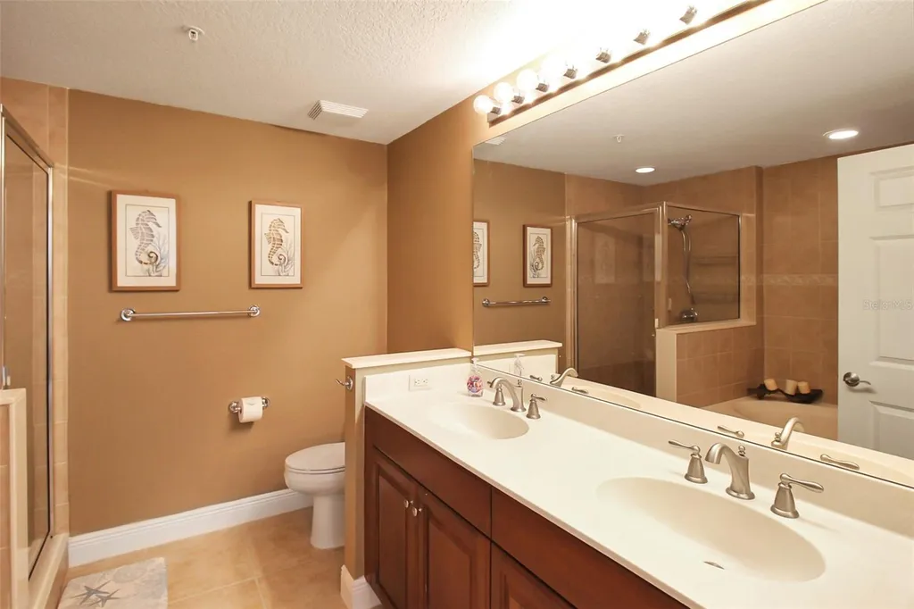 800 N Tamiami Trail Sarasota FL 34236