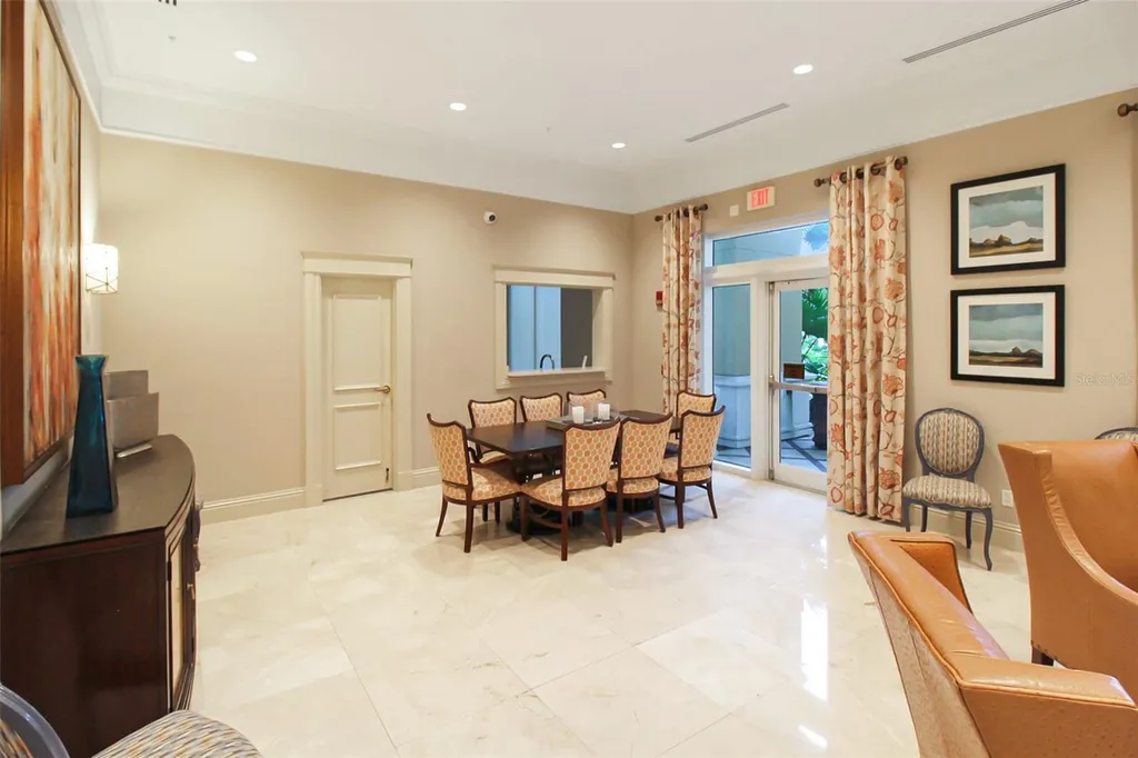 800 N Tamiami Trail Sarasota FL 34236