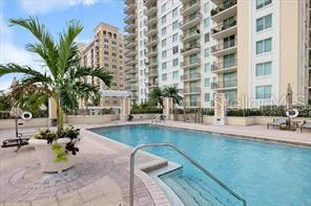 800 N Tamiami Trail Sarasota FL 34236