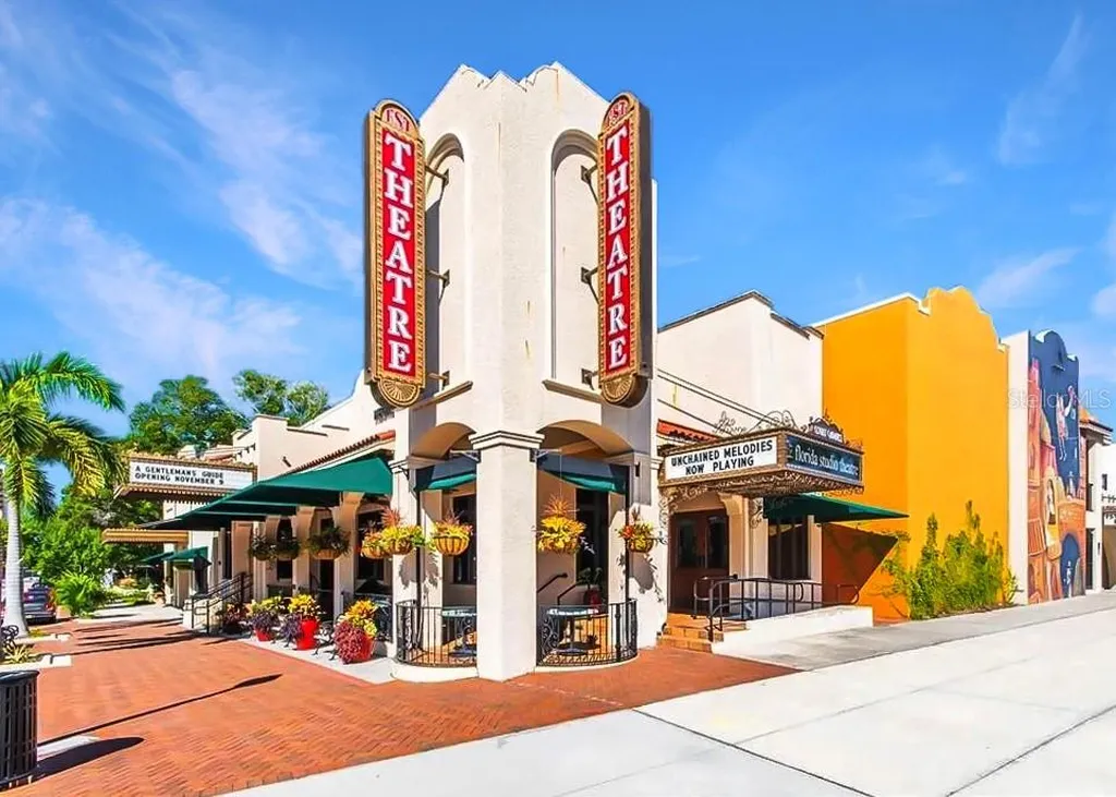800 N Tamiami Trail Sarasota FL 34236