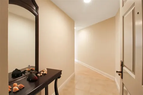 800 N Tamiami Trail Sarasota FL 34236