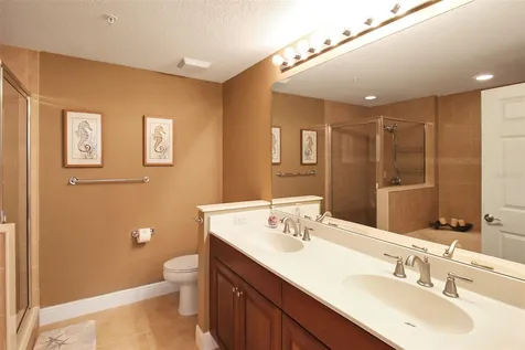 800 N Tamiami Trail Sarasota FL 34236
