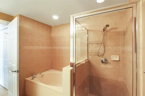800 N Tamiami Trail Sarasota FL 34236