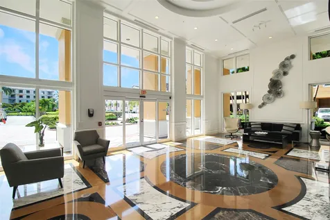800 N Tamiami Trail Sarasota FL 34236