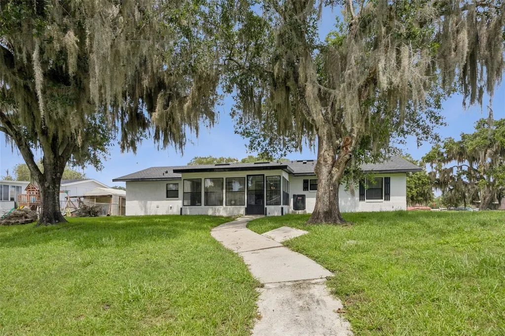 2082 Shady Lane Geneva FL 32732