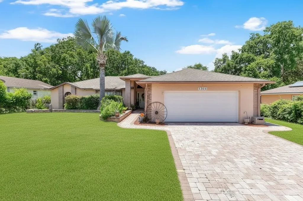 1304 Ariana Woods Circle Auburndale FL 33823