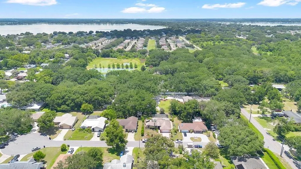 1304 Ariana Woods Circle Auburndale FL 33823