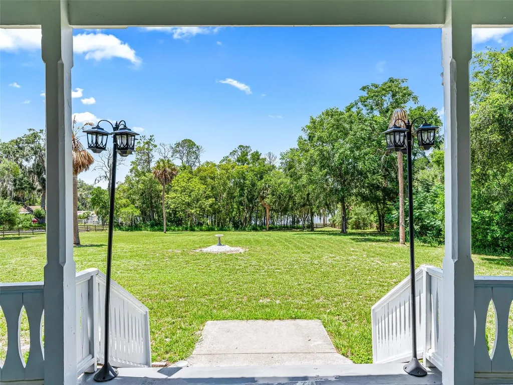 511 E Mirror Lake Drive Fruitland Park FL 34731