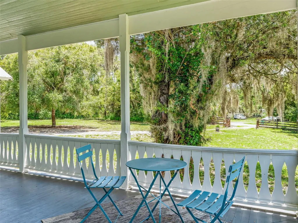 511 E Mirror Lake Drive Fruitland Park FL 34731