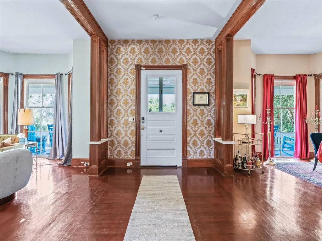 511 E Mirror Lake Drive Fruitland Park FL 34731