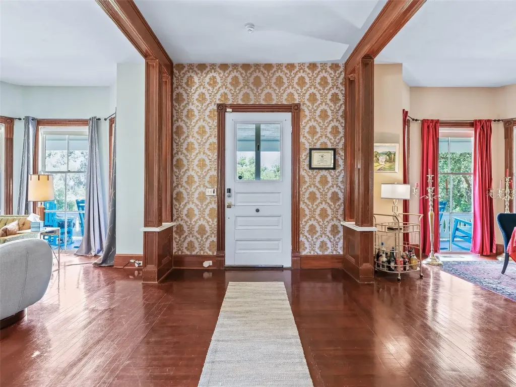 511 E Mirror Lake Drive Fruitland Park FL 34731