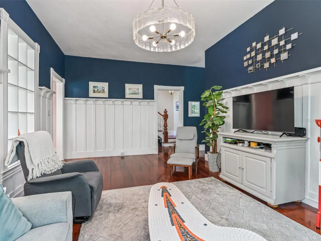 511 E Mirror Lake Drive Fruitland Park FL 34731