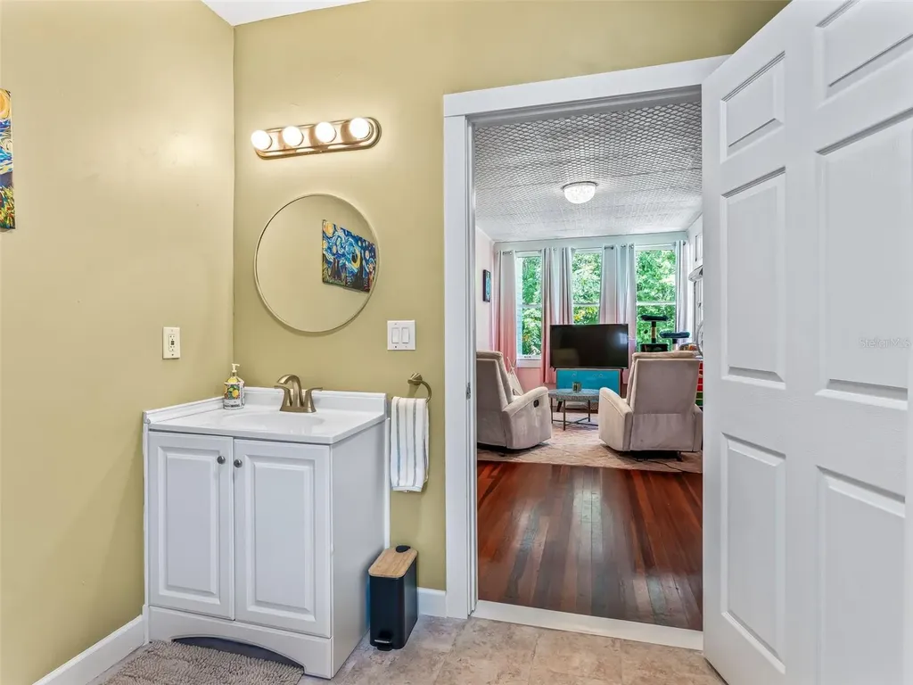 511 E Mirror Lake Drive Fruitland Park FL 34731