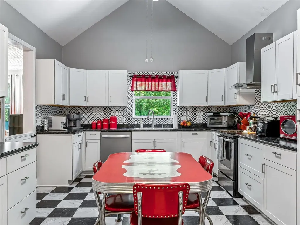 511 E Mirror Lake Drive Fruitland Park FL 34731