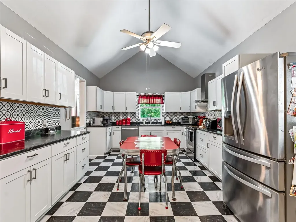 511 E Mirror Lake Drive Fruitland Park FL 34731