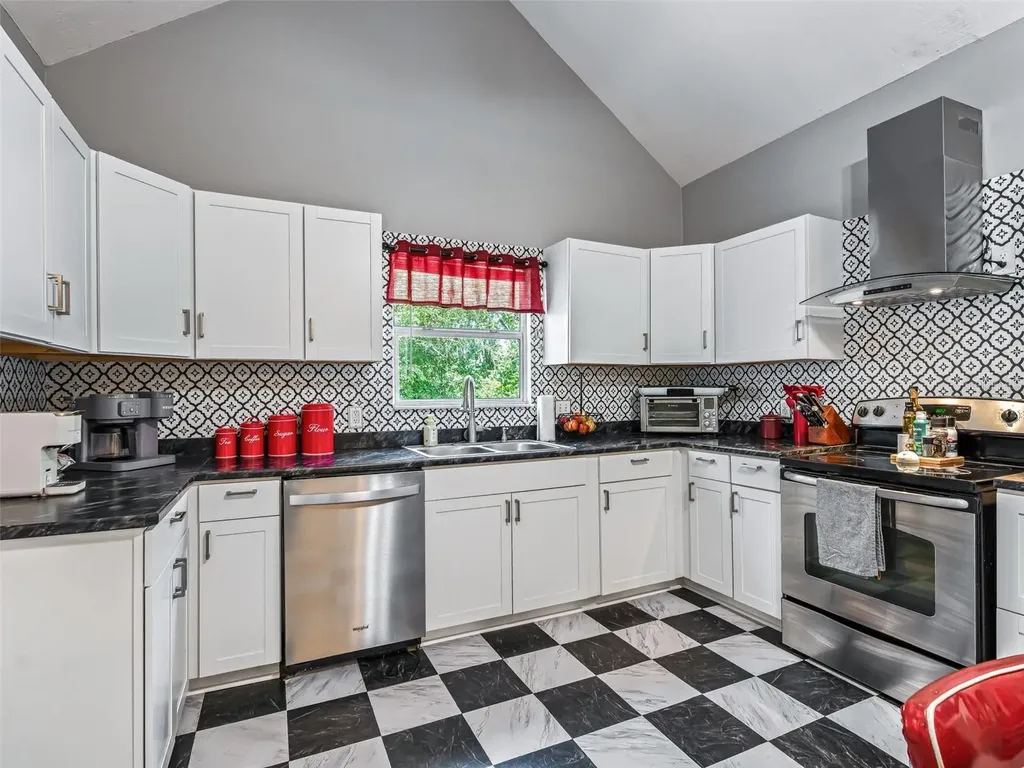 511 E Mirror Lake Drive Fruitland Park FL 34731