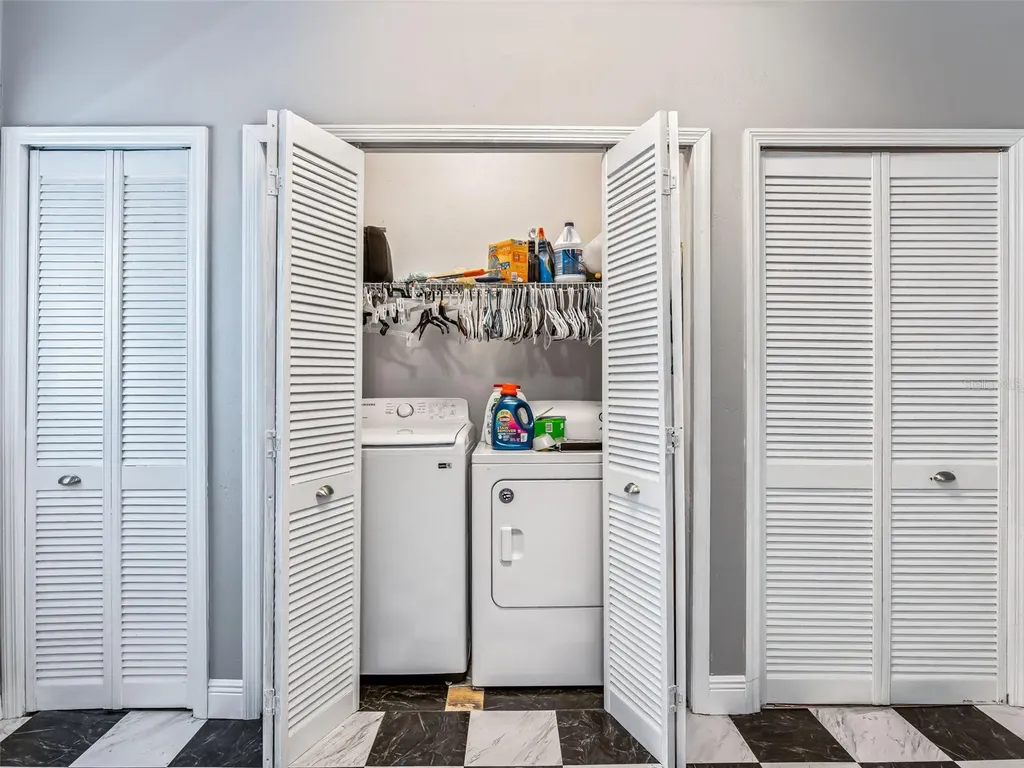 511 E Mirror Lake Drive Fruitland Park FL 34731