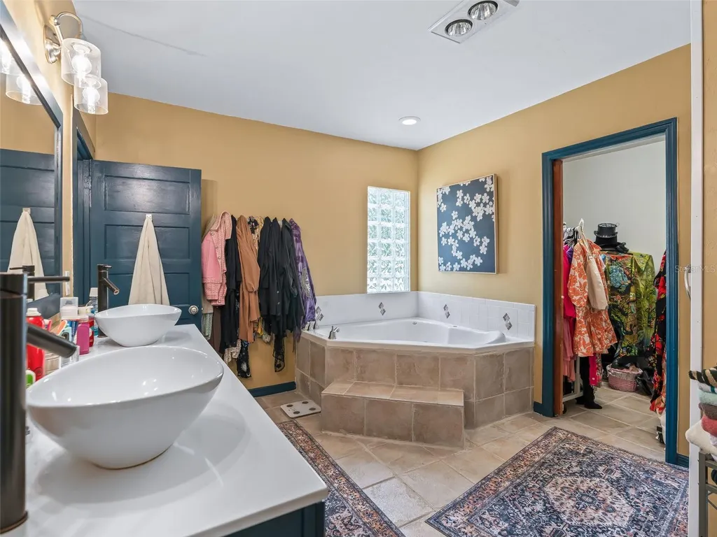 511 E Mirror Lake Drive Fruitland Park FL 34731