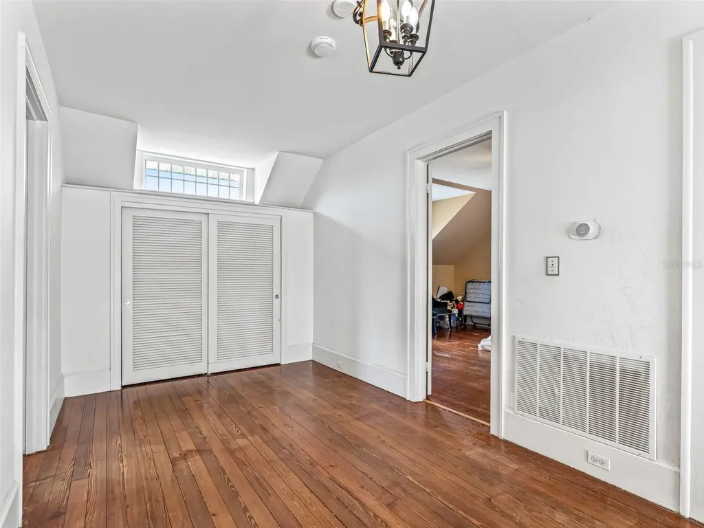 511 E Mirror Lake Drive Fruitland Park FL 34731