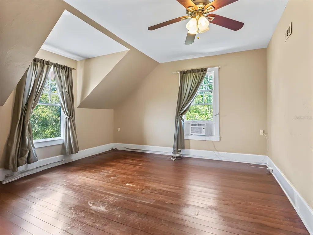 511 E Mirror Lake Drive Fruitland Park FL 34731