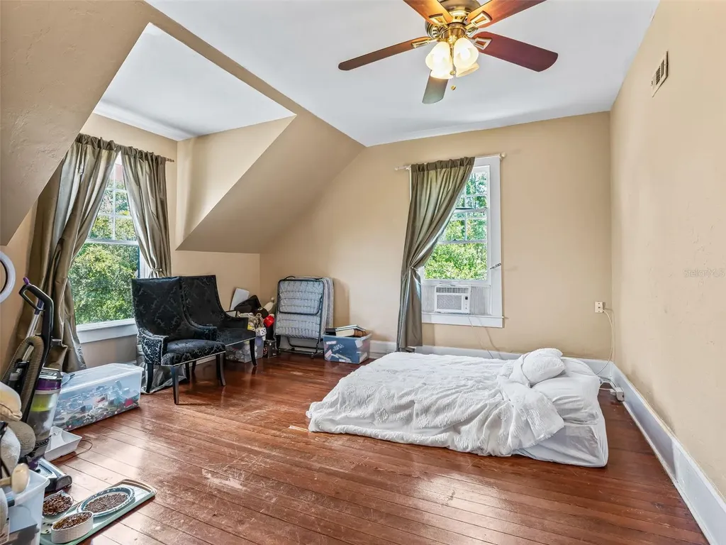 511 E Mirror Lake Drive Fruitland Park FL 34731