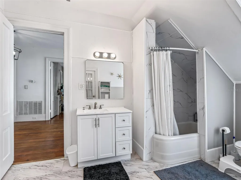 511 E Mirror Lake Drive Fruitland Park FL 34731