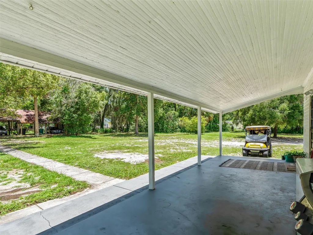 511 E Mirror Lake Drive Fruitland Park FL 34731