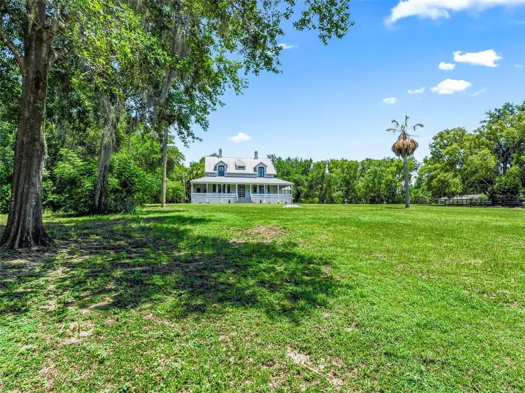 511 E Mirror Lake Drive Fruitland Park FL 34731