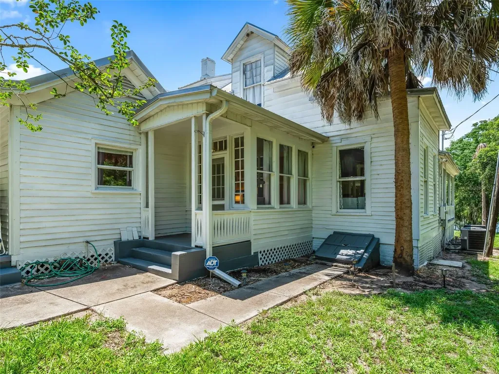 511 E Mirror Lake Drive Fruitland Park FL 34731