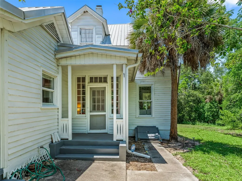 511 E Mirror Lake Drive Fruitland Park FL 34731