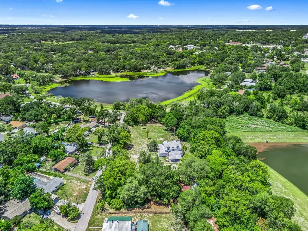 511 E Mirror Lake Drive Fruitland Park FL 34731