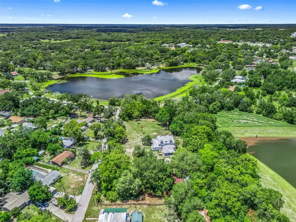 511 E Mirror Lake Drive Fruitland Park FL 34731