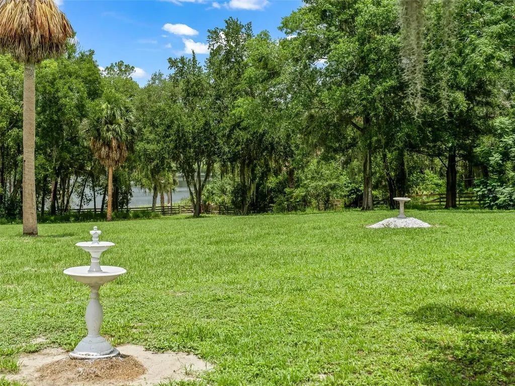 511 E Mirror Lake Drive Fruitland Park FL 34731