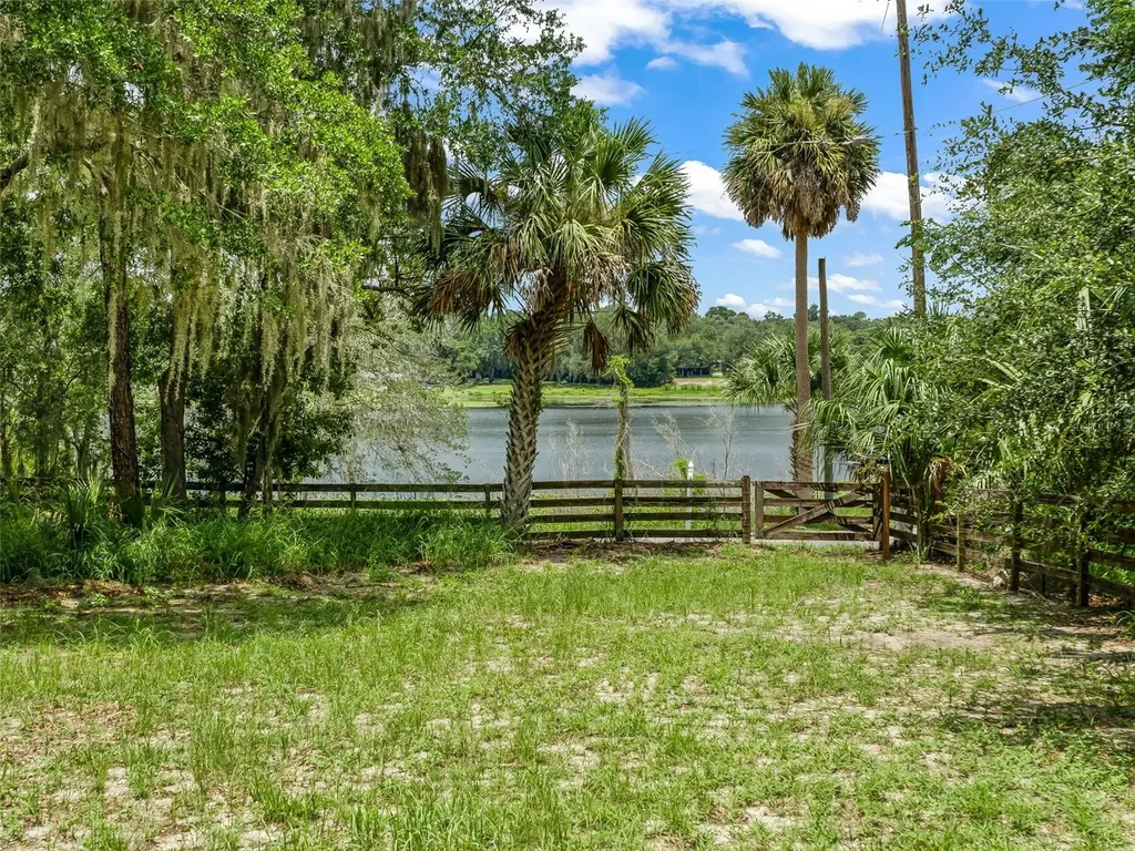 511 E Mirror Lake Drive Fruitland Park FL 34731