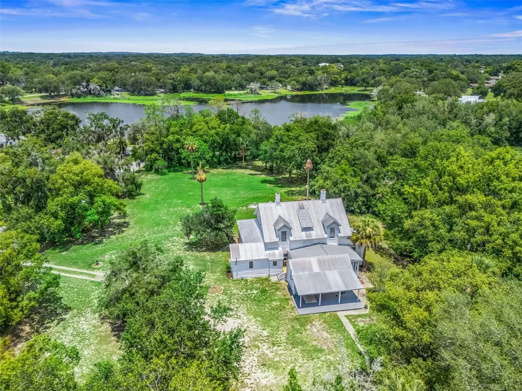 511 E Mirror Lake Drive Fruitland Park FL 34731