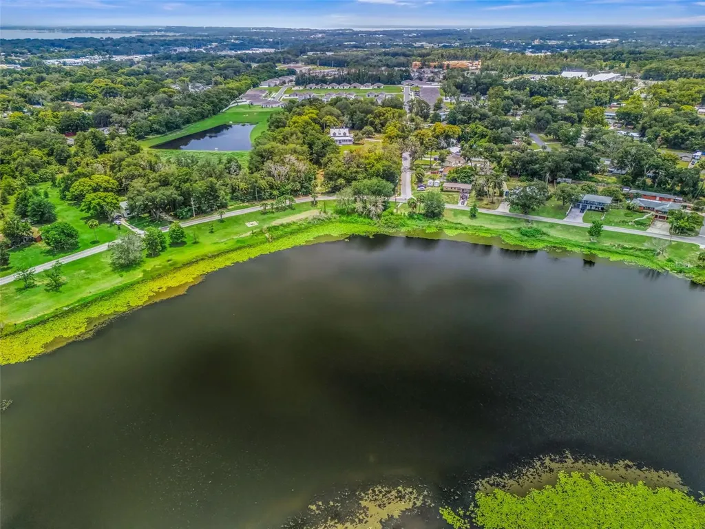 511 E Mirror Lake Drive Fruitland Park FL 34731
