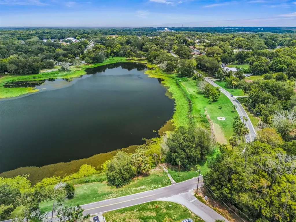511 E Mirror Lake Drive Fruitland Park FL 34731