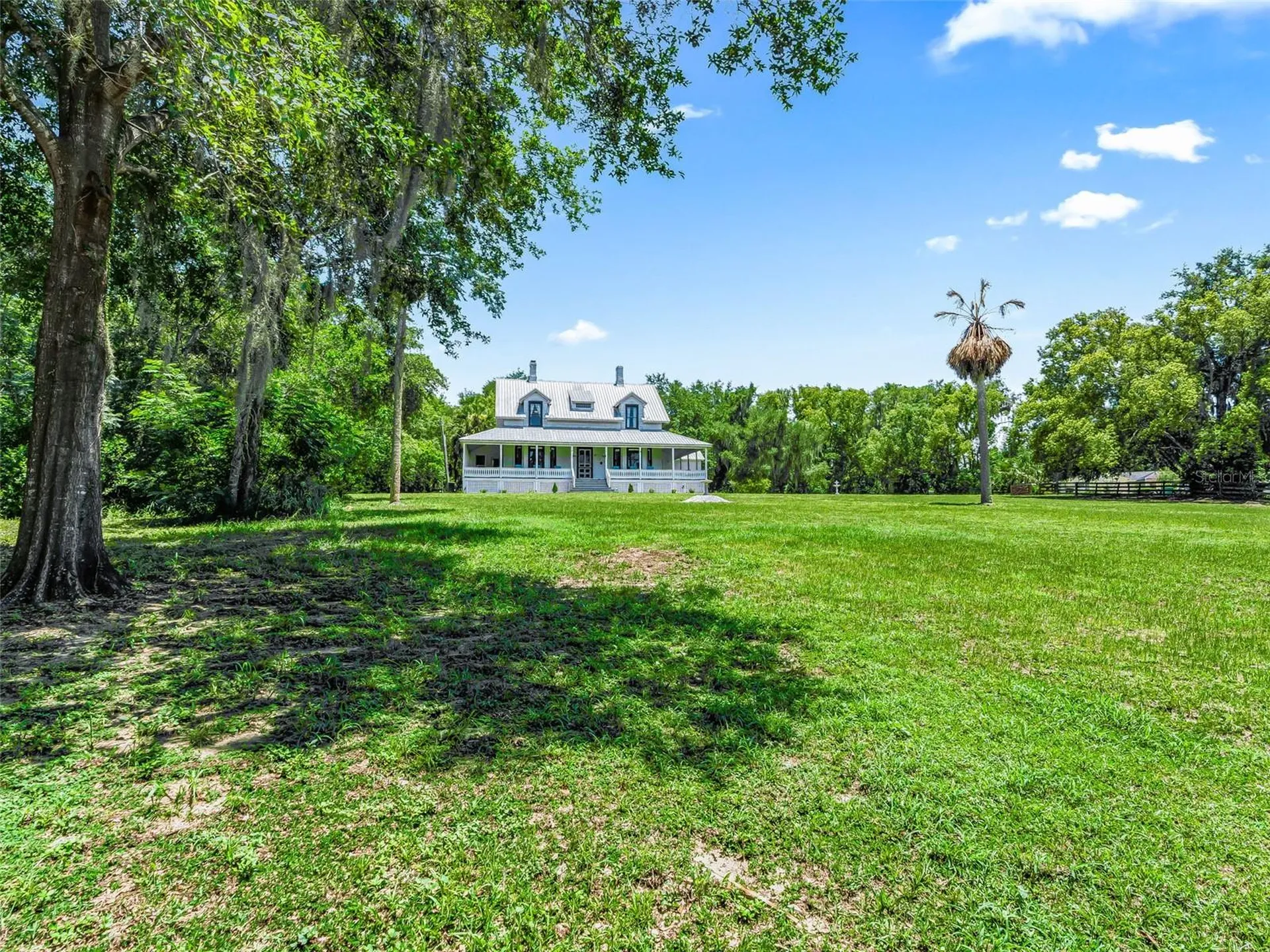 511 E Mirror Lake Drive Fruitland Park FL 34731