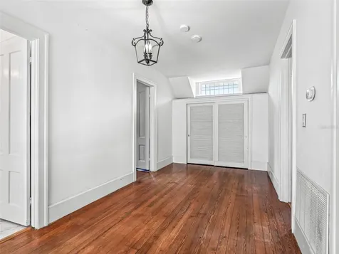 511 E Mirror Lake Drive Fruitland Park FL 34731