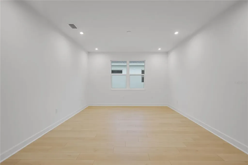 1615 Bellagio Loop Tavares FL 32778