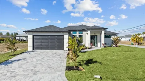 1030 NE 2nd Avenue Cape Coral FL 33909