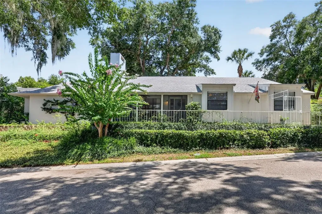 21 Townhill Drive Eustis FL 32726