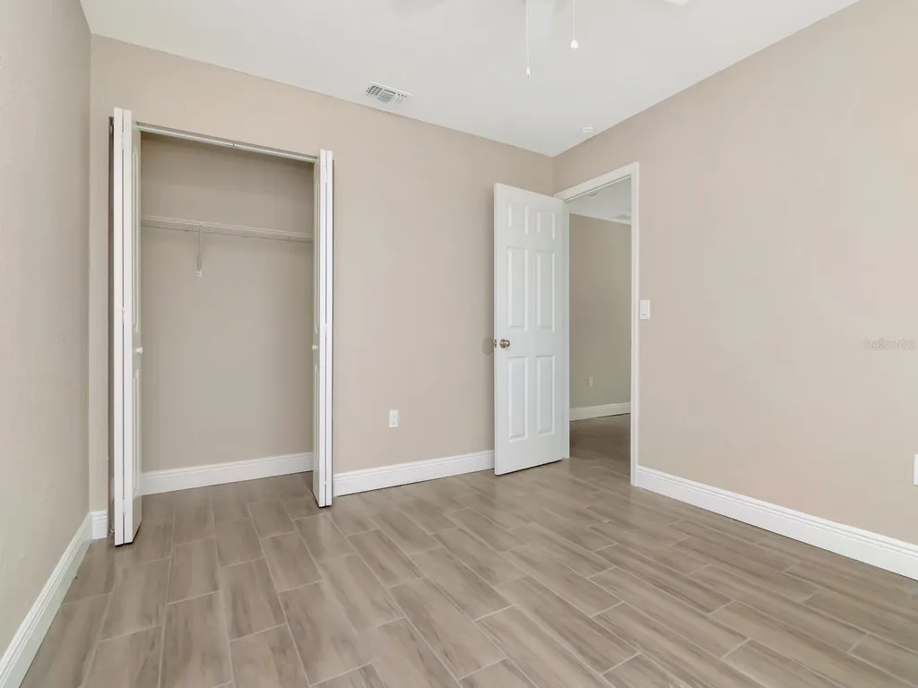 1207 62nd Avenue E Bradenton FL 34203