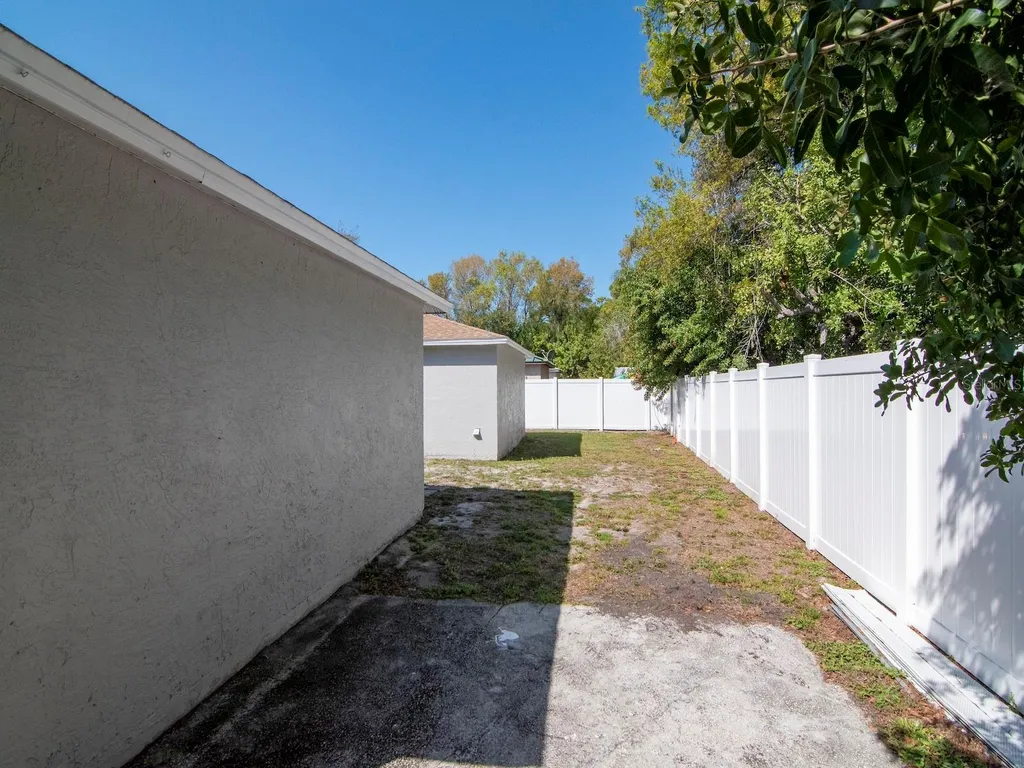 1207 62nd Avenue E Bradenton FL 34203