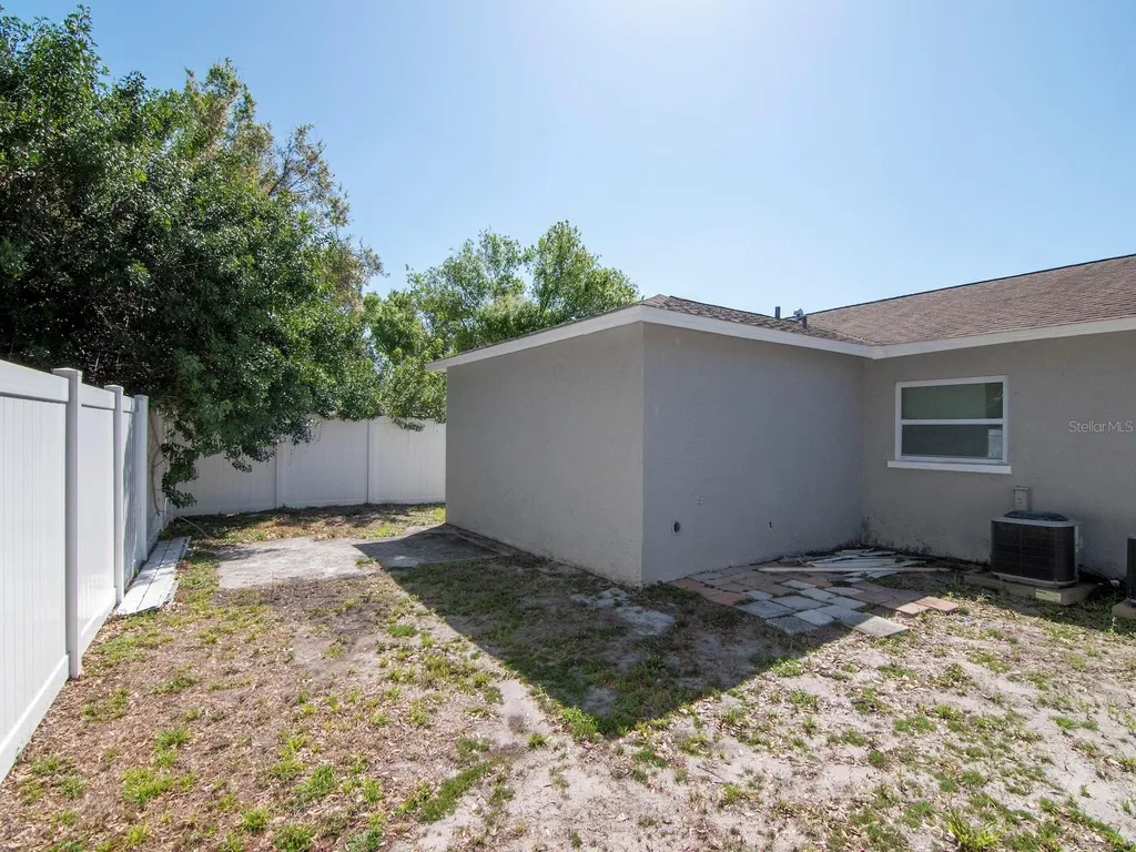1207 62nd Avenue E Bradenton FL 34203