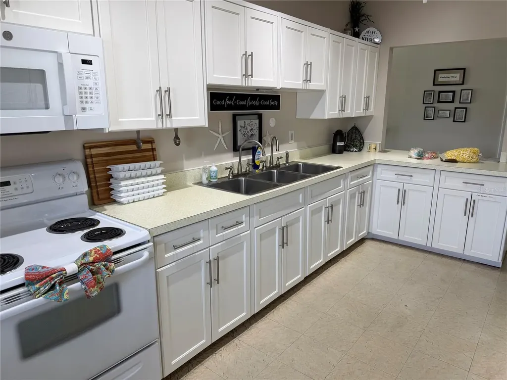 3210 Cambridge Avenue Bradenton FL 34207