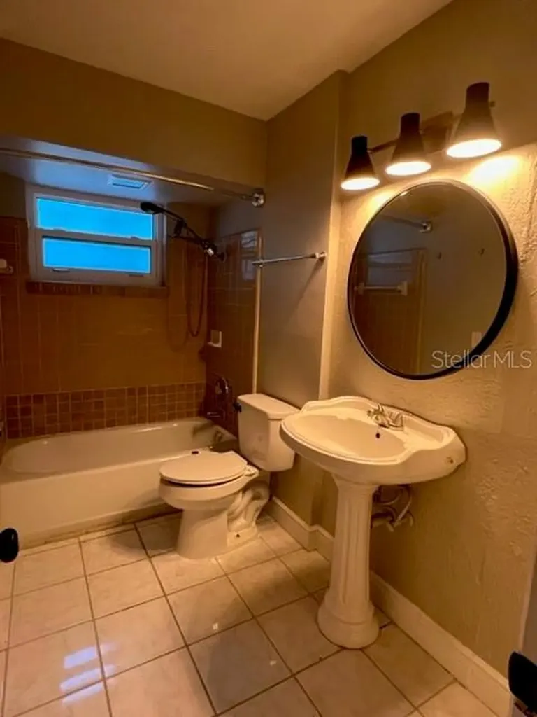 5035 1st Avenue N St Petersburg FL 33710